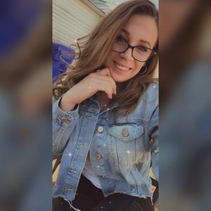 Meet your Posher, Caitlin